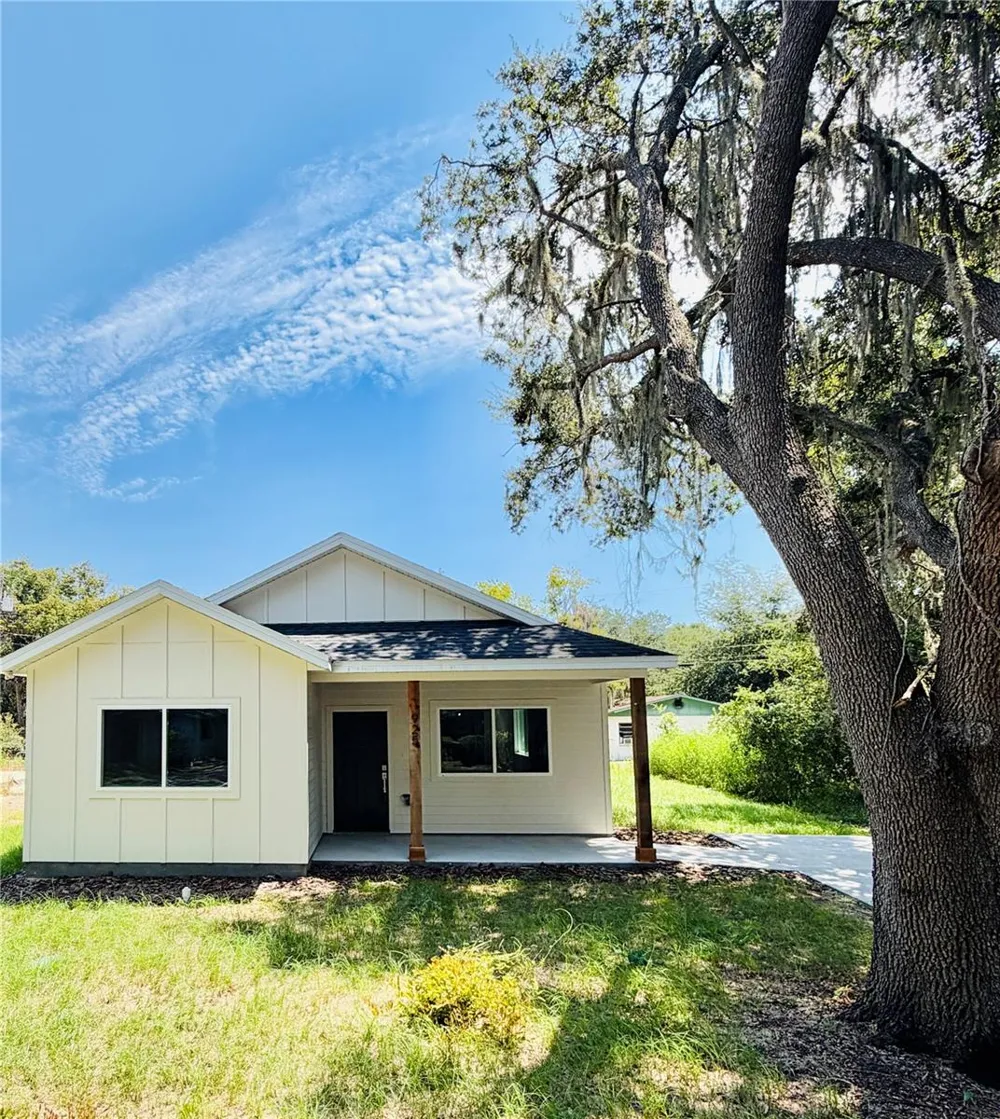 925 NE 17TH DRIVE Gainesville, FL 32641