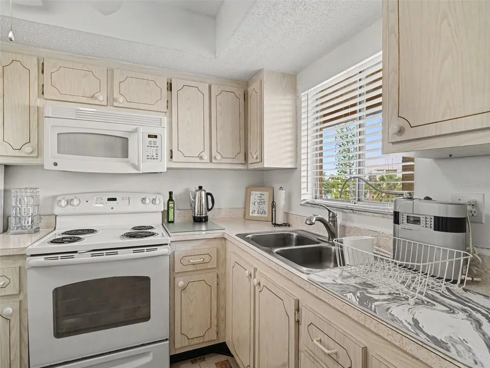 3801 LAKE BAYSHORE DRIVE #H413 Bradenton, FL 34205