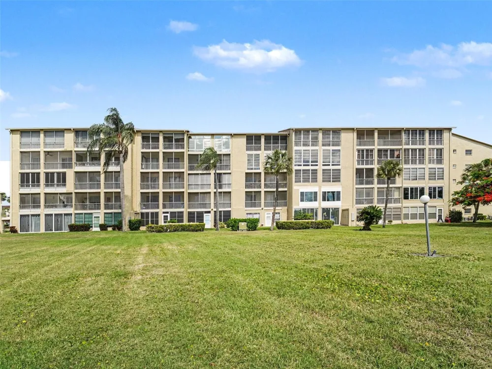3801 LAKE BAYSHORE DRIVE #H413 Bradenton, FL 34205
