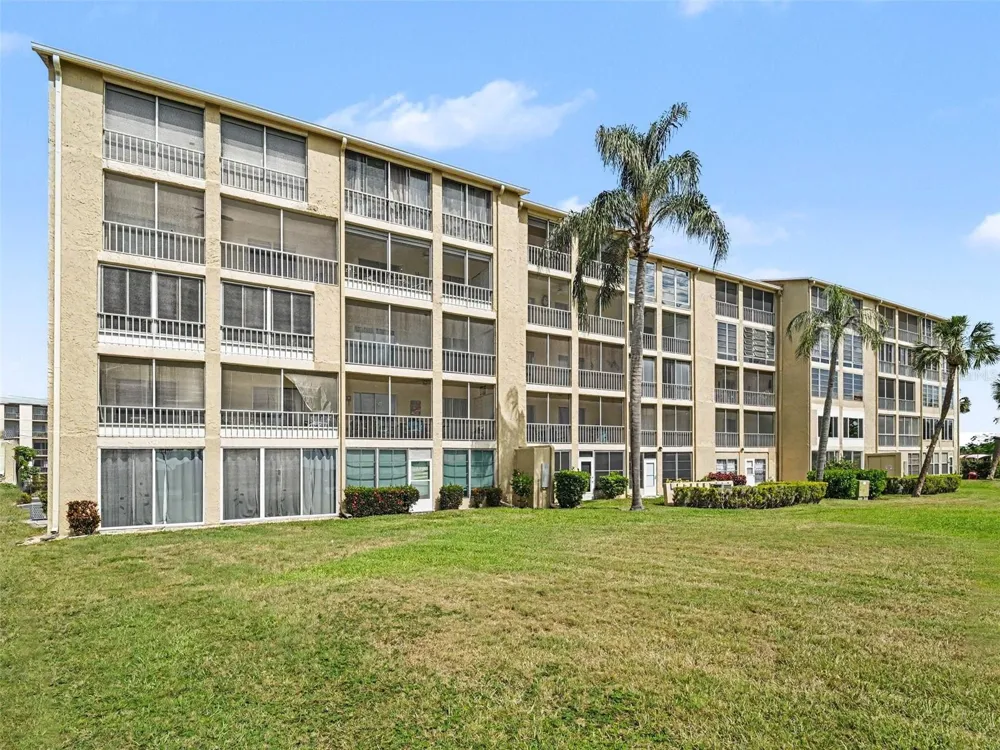 3801 LAKE BAYSHORE DRIVE #H413 Bradenton, FL 34205