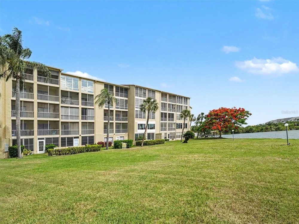 3801 LAKE BAYSHORE DRIVE #H413 Bradenton, FL 34205