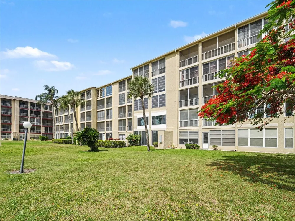3801 LAKE BAYSHORE DRIVE #H413 Bradenton, FL 34205
