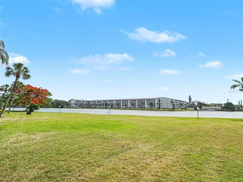 3801 LAKE BAYSHORE DRIVE #H413 Bradenton, FL 34205