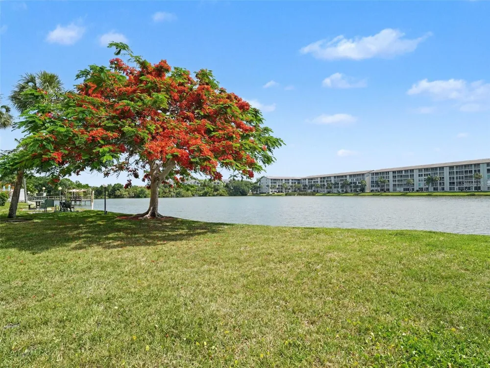 3801 LAKE BAYSHORE DRIVE #H413 Bradenton, FL 34205