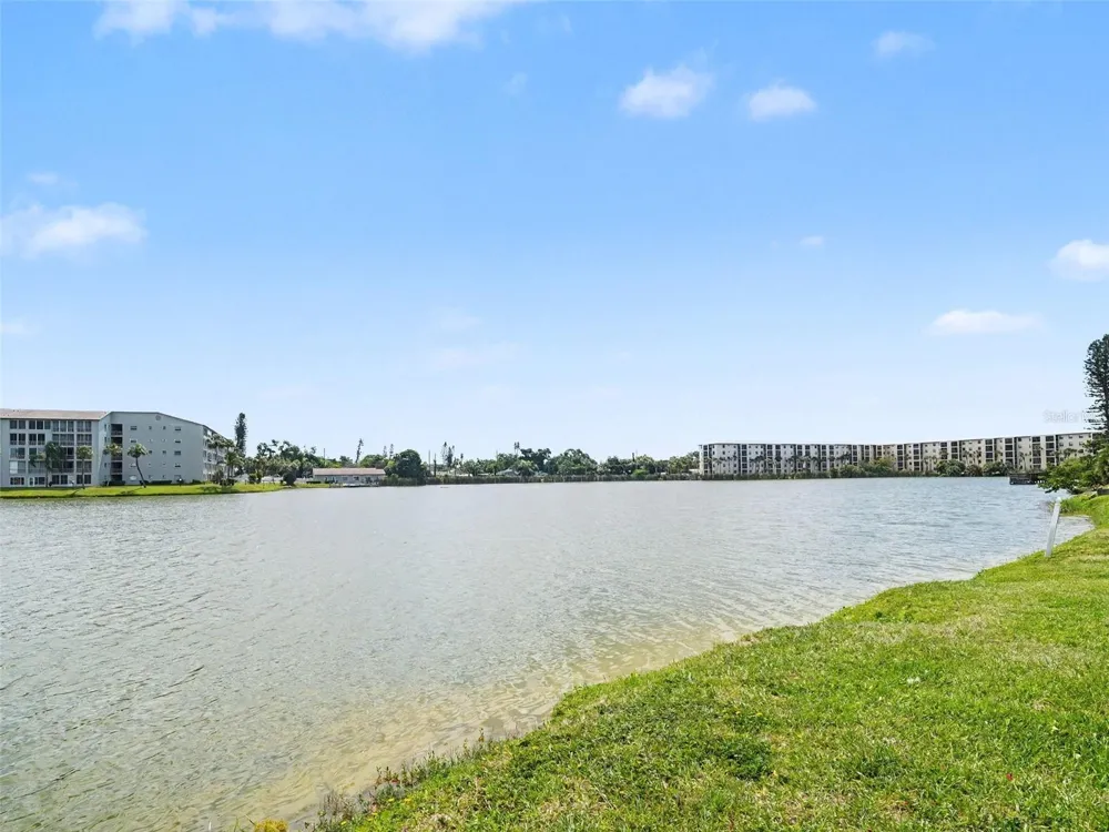 3801 LAKE BAYSHORE DRIVE #H413 Bradenton, FL 34205