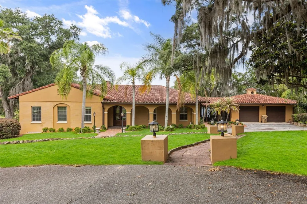 1909 COUNTRY CLUB DRIVE Eustis, FL 32726