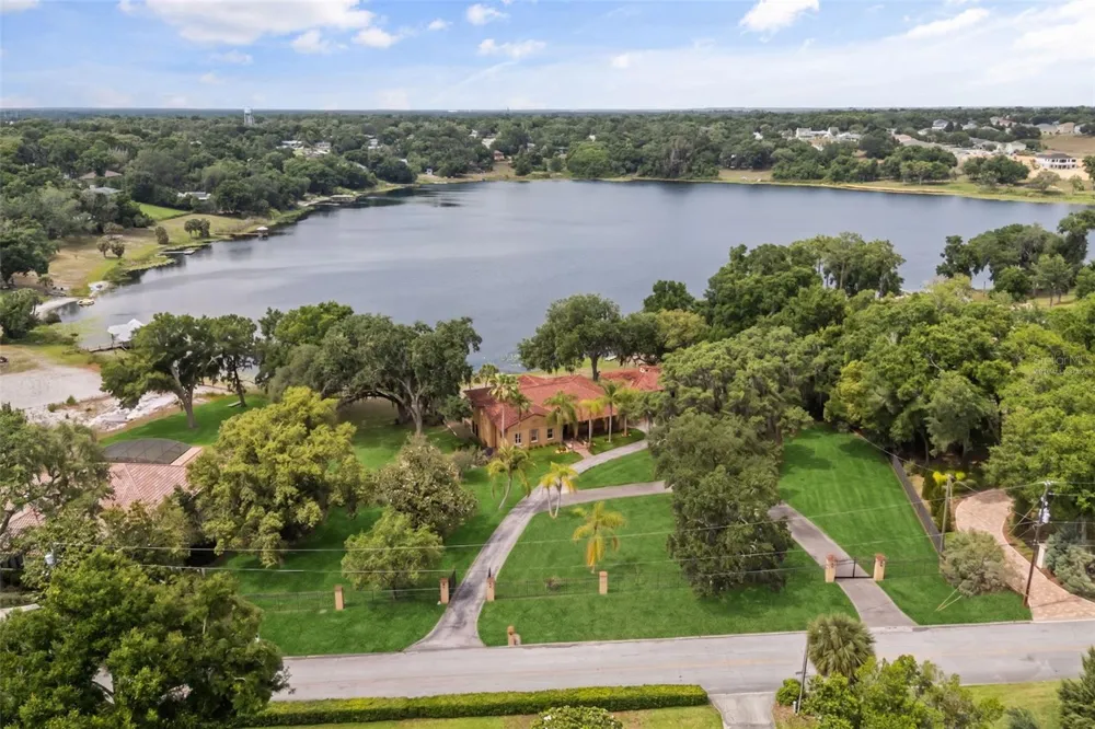 1909 COUNTRY CLUB DRIVE Eustis, FL 32726