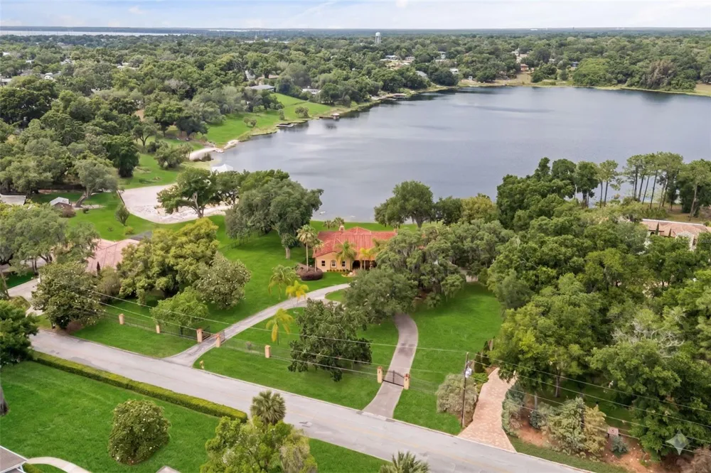 1909 COUNTRY CLUB DRIVE Eustis, FL 32726