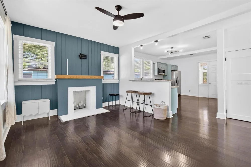 4556 YARMOUTH AVENUE S St Petersburg, FL 33711
