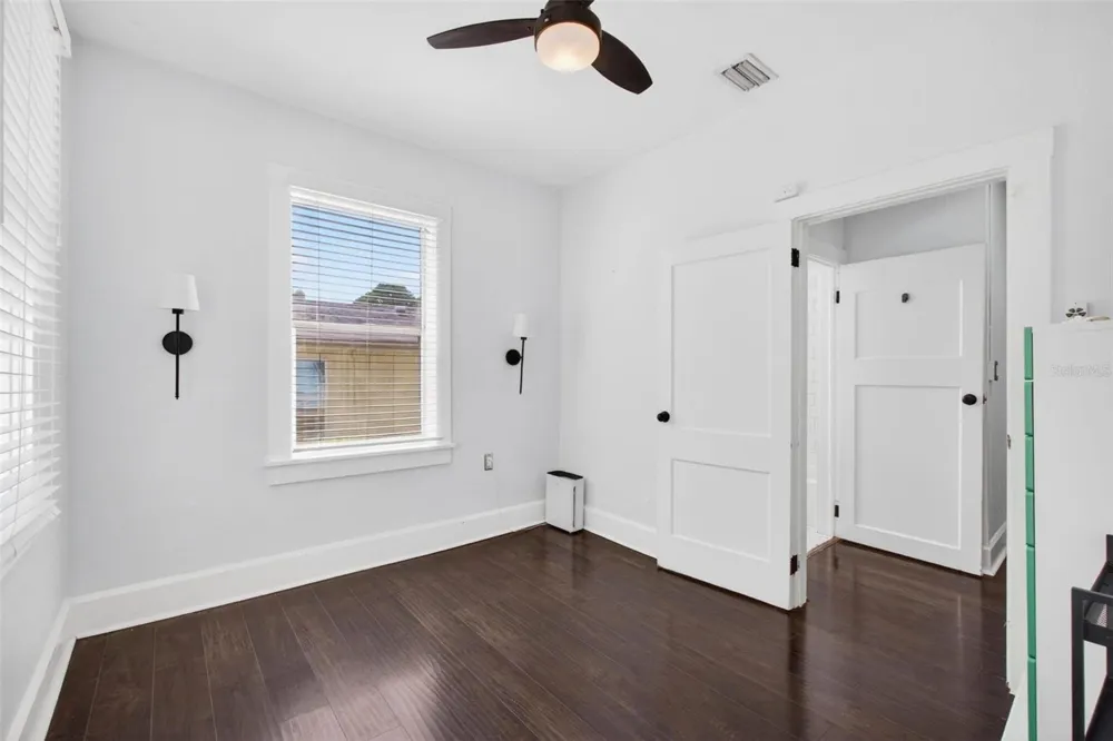 4556 YARMOUTH AVENUE S St Petersburg, FL 33711