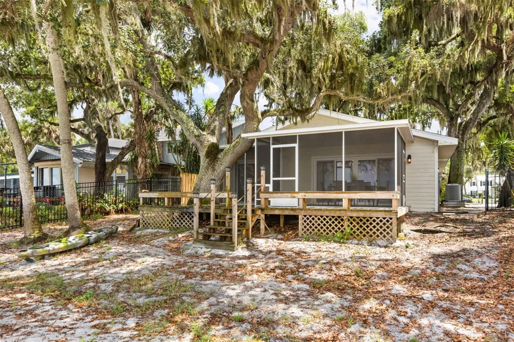 2462 FORT LANE ROAD Geneva, FL 32732