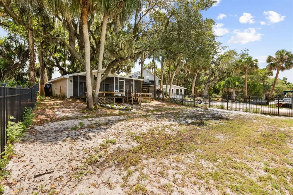 2462 FORT LANE ROAD Geneva, FL 32732