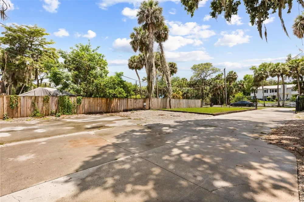 2462 FORT LANE ROAD Geneva, FL 32732