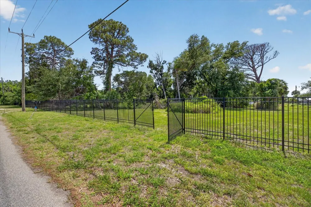 8258 LONGBAY BLVD Sarasota, FL 34243
