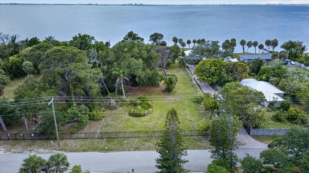 8258 LONGBAY BLVD Sarasota, FL 34243