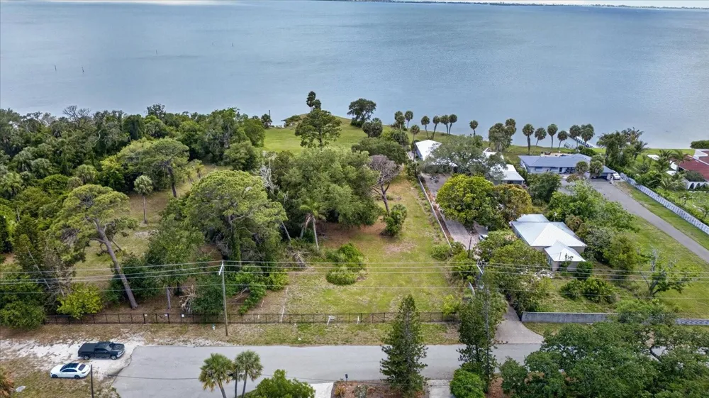 8258 LONGBAY BLVD Sarasota, FL 34243