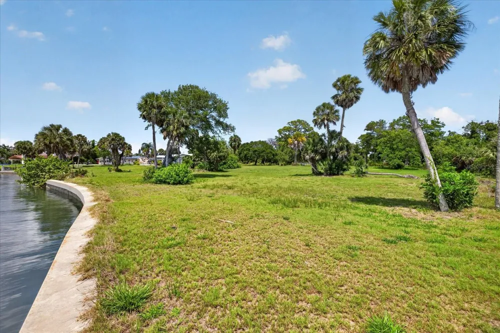 8258 LONGBAY BLVD Sarasota, FL 34243