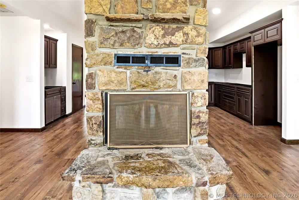 18184 W Levi Mountain Road Park Hill, OK 74451