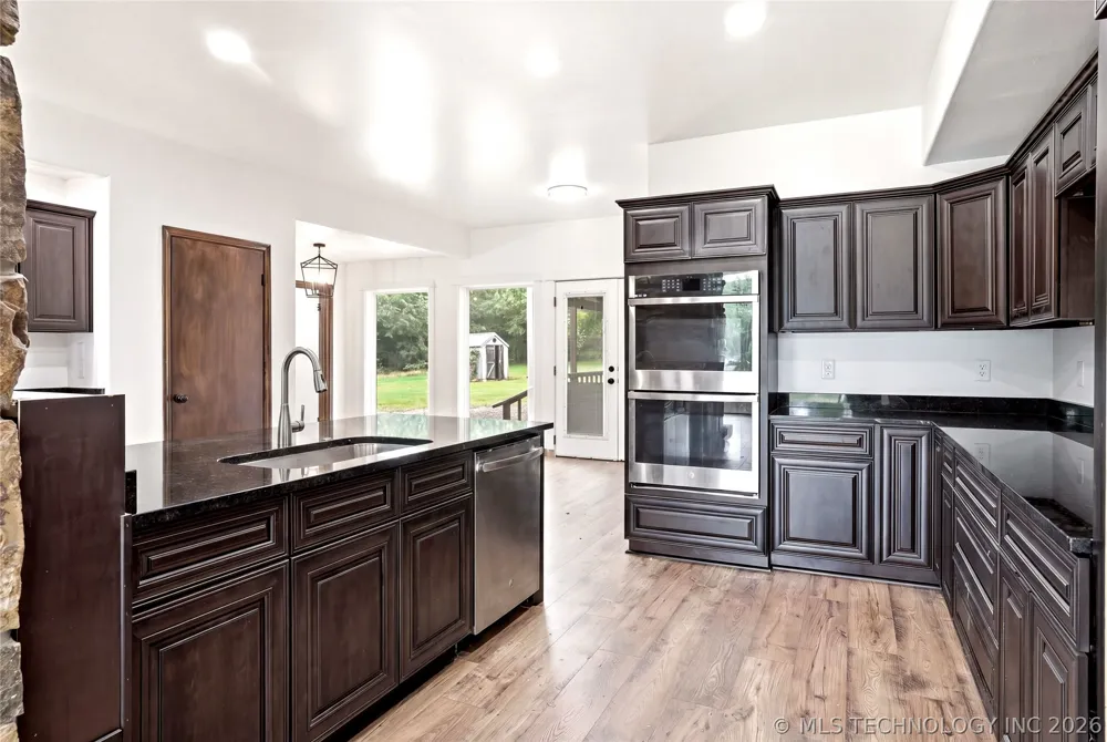 18184 W Levi Mountain Road Park Hill, OK 74451