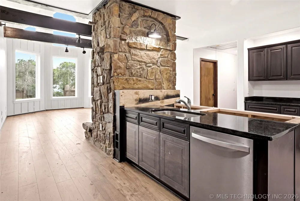 18184 W Levi Mountain Road Park Hill, OK 74451
