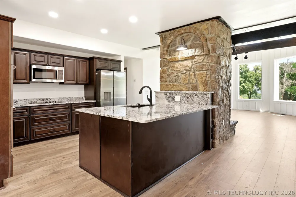 18184 W Levi Mountain Road Park Hill, OK 74451
