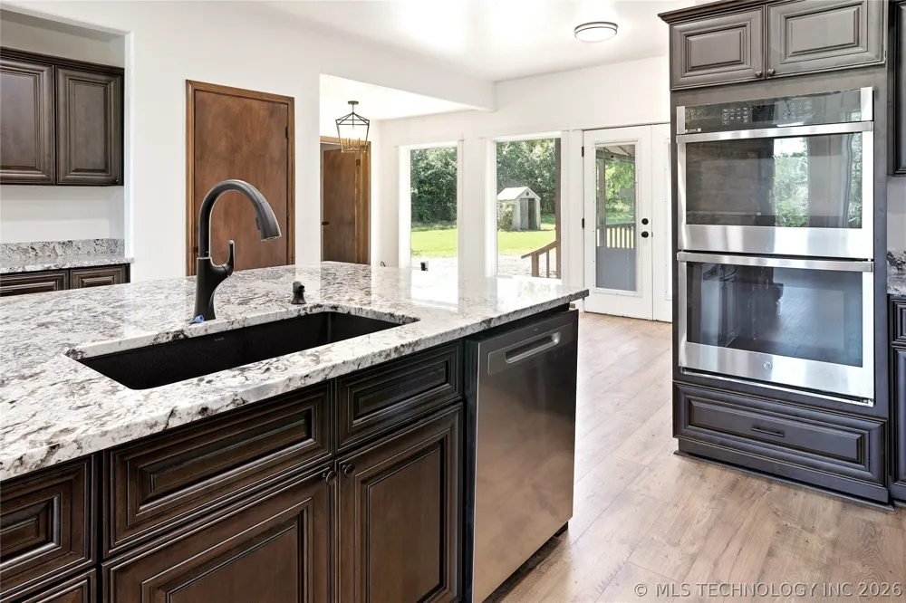 18184 W Levi Mountain Road Park Hill, OK 74451