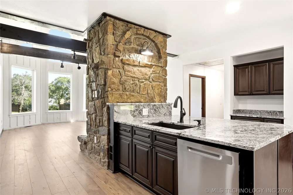 18184 W Levi Mountain Road Park Hill, OK 74451