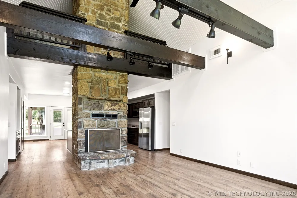 18184 W Levi Mountain Road Park Hill, OK 74451