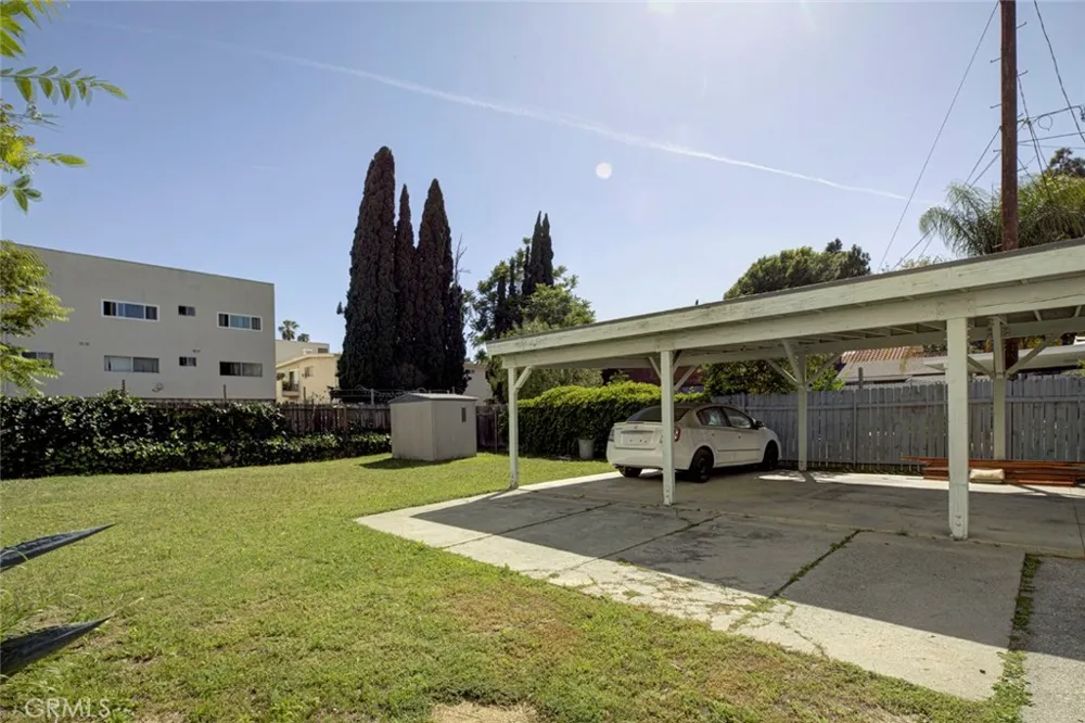 14916 Wyandotte Van Nuys, CA 91405