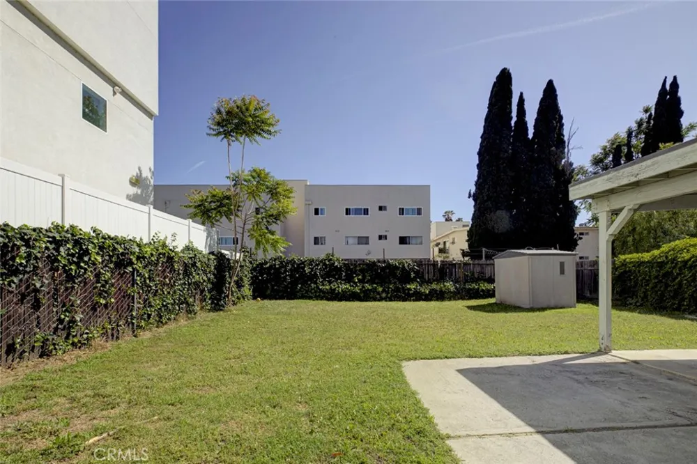14916 Wyandotte Van Nuys, CA 91405