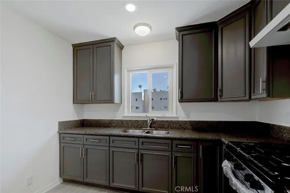 14916 Wyandotte Van Nuys, CA 91405