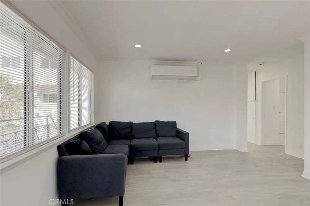 14916 Wyandotte Van Nuys, CA 91405
