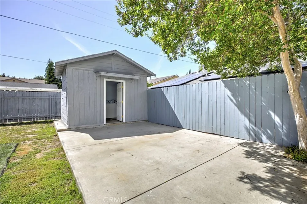 14918 1/2 Wyandotte Van Nuys, CA 91405