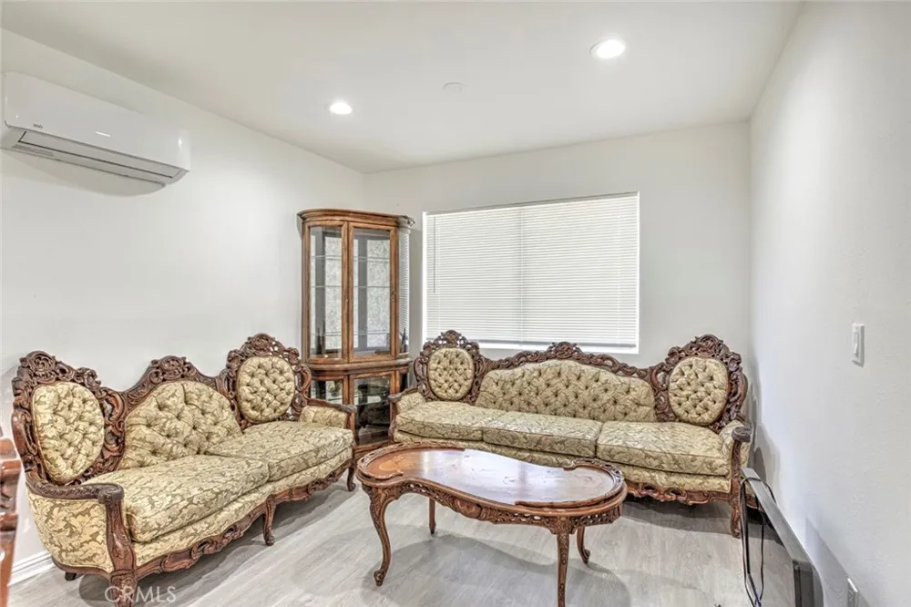 14918 1/2 Wyandotte Van Nuys, CA 91405
