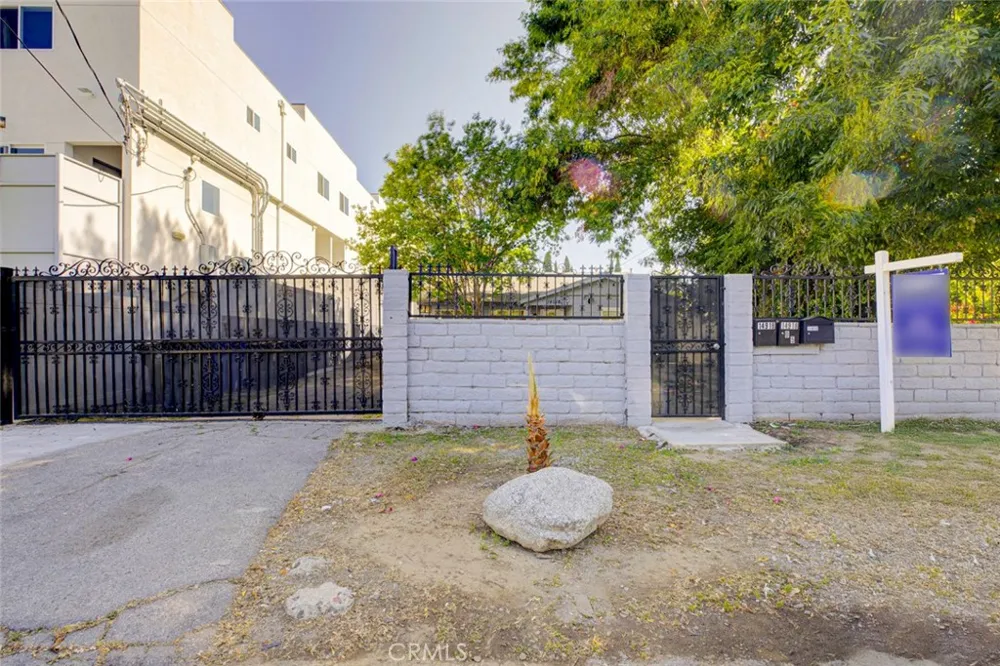 14918 1/2 Wyandotte Van Nuys, CA 91405