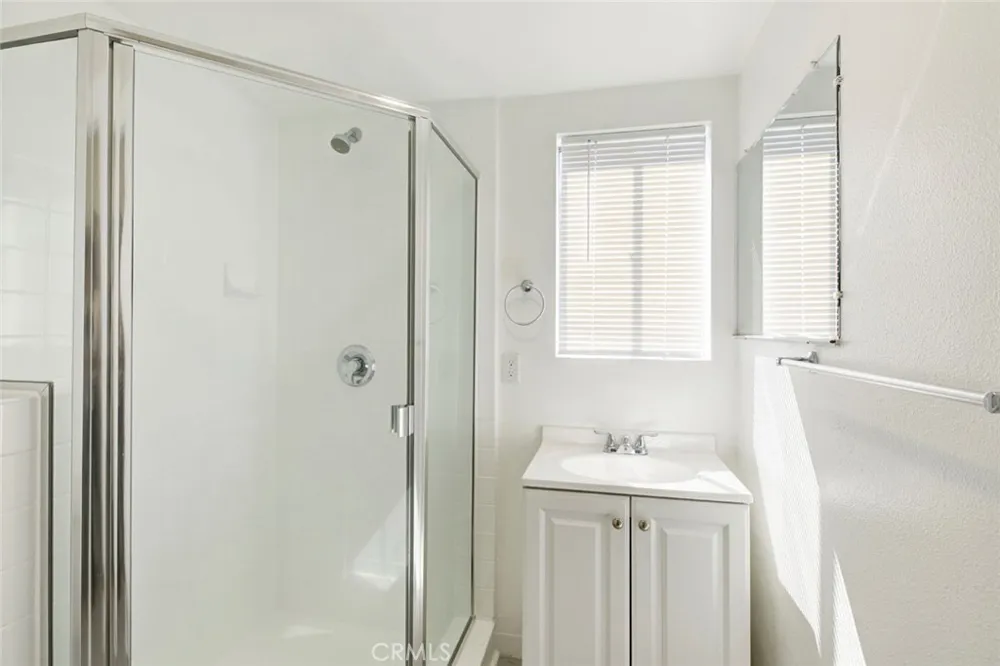 14918 1/2 Wyandotte Van Nuys, CA 91405