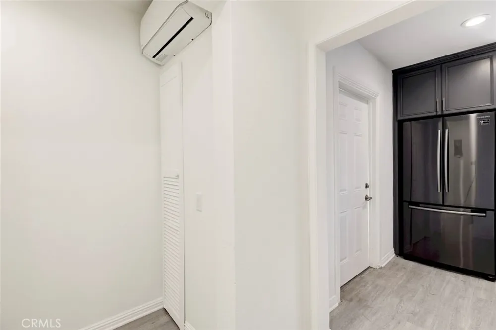 14918 1/2 Wyandotte Van Nuys, CA 91405