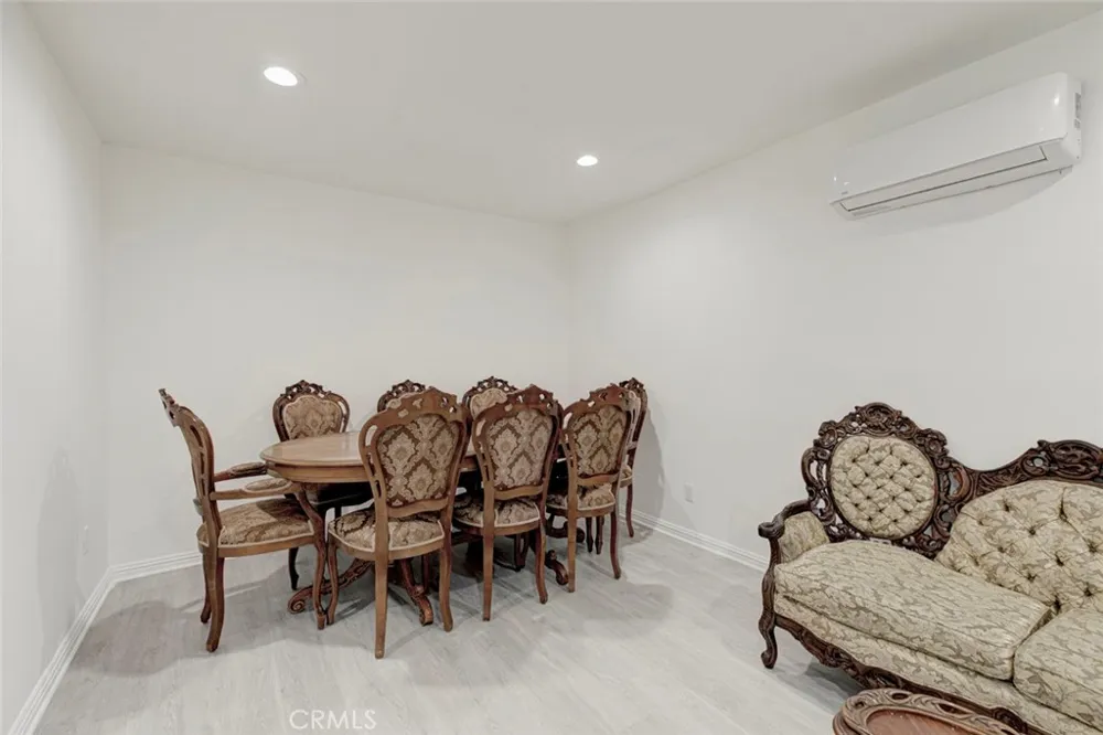 14918 1/2 Wyandotte Van Nuys, CA 91405