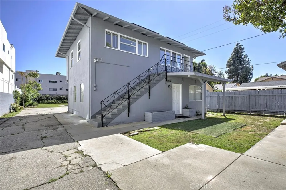14918 1/2 Wyandotte Van Nuys, CA 91405