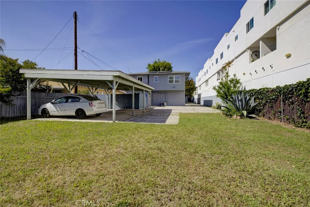 14918 1/2 Wyandotte Van Nuys, CA 91405