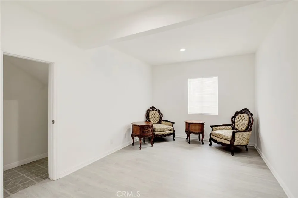 14918 1/2 Wyandotte Van Nuys, CA 91405