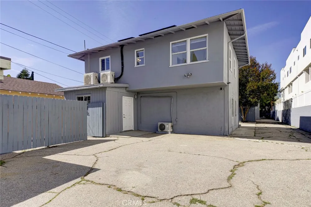 14918 1/2 Wyandotte Van Nuys, CA 91405
