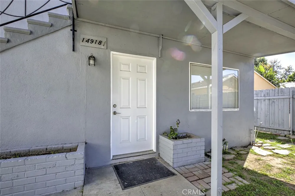 14918 1/2 Wyandotte Van Nuys, CA 91405