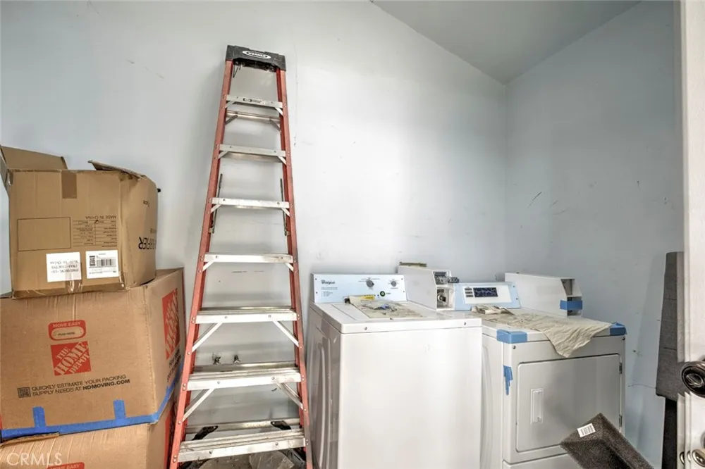 14918 1/2 Wyandotte Van Nuys, CA 91405