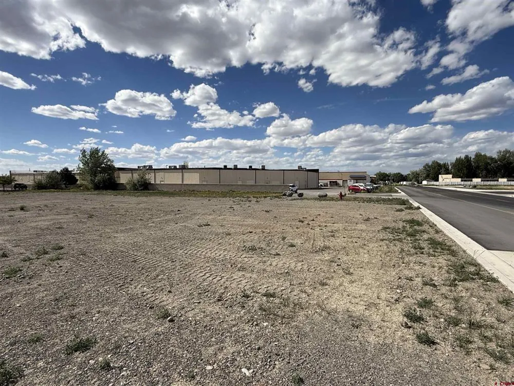 1595 E Oak Grove Road Montrose, CO 81401