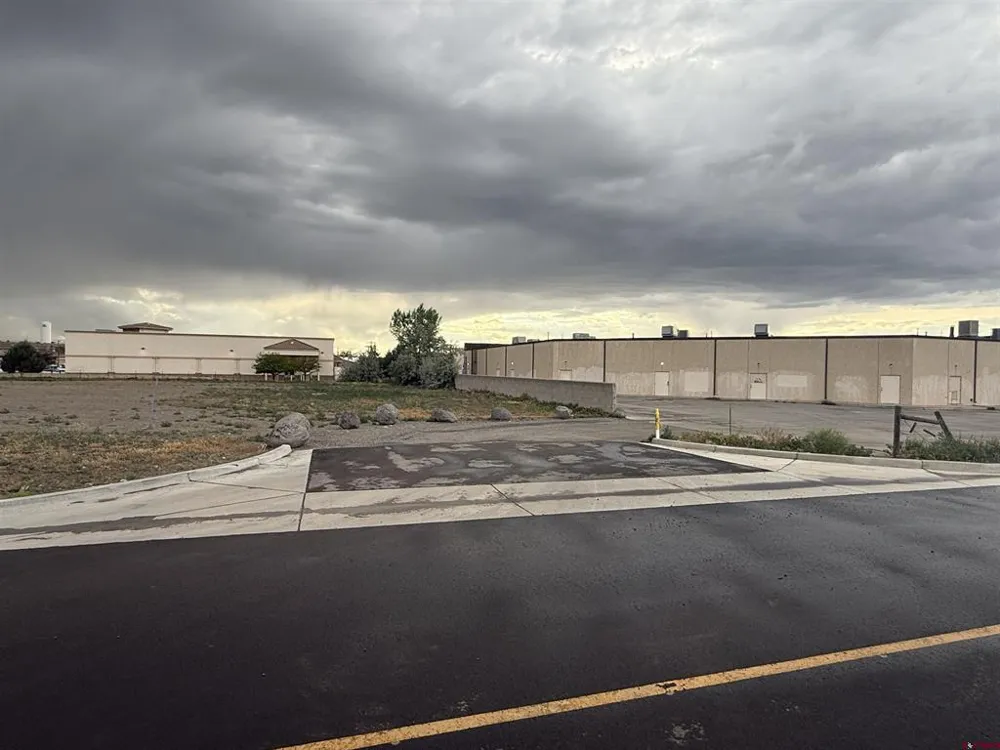 1595 E Oak Grove Road Montrose, CO 81401