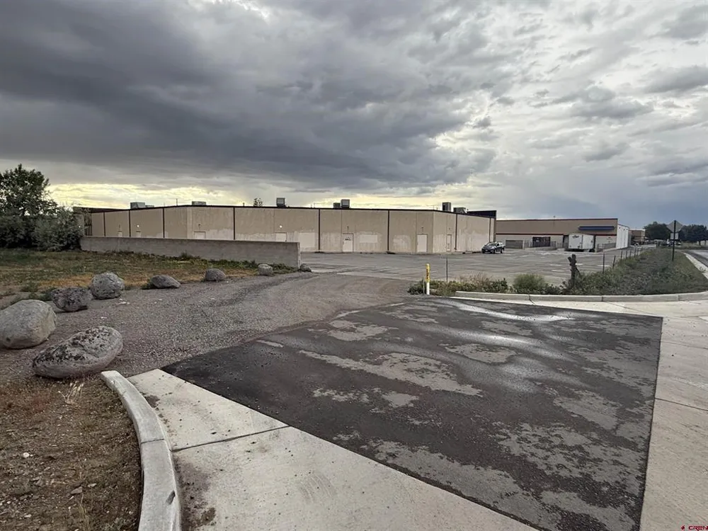 1595 E Oak Grove Road Montrose, CO 81401
