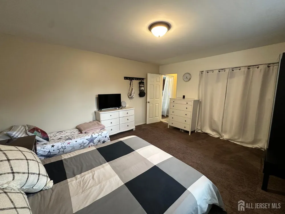 509 Cricket Lane Woodbridge Proper, NJ 07095