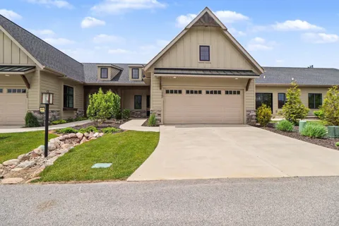 1907 E Woodglen Circle