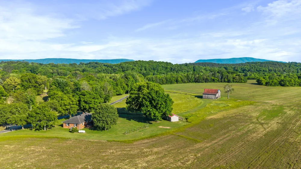 444 County Road 782 Etowah, TN 37331